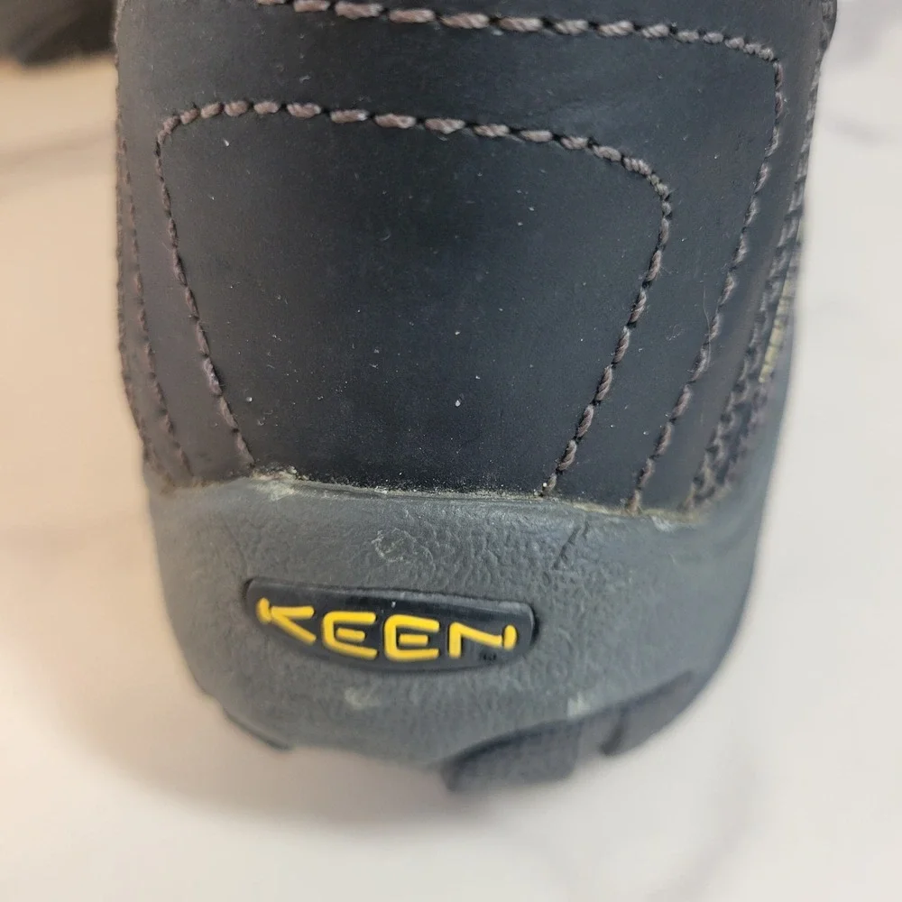 Keen Womens Betty Size 8.5 Waterproof Snow Boots Black Gray Quilted Lined